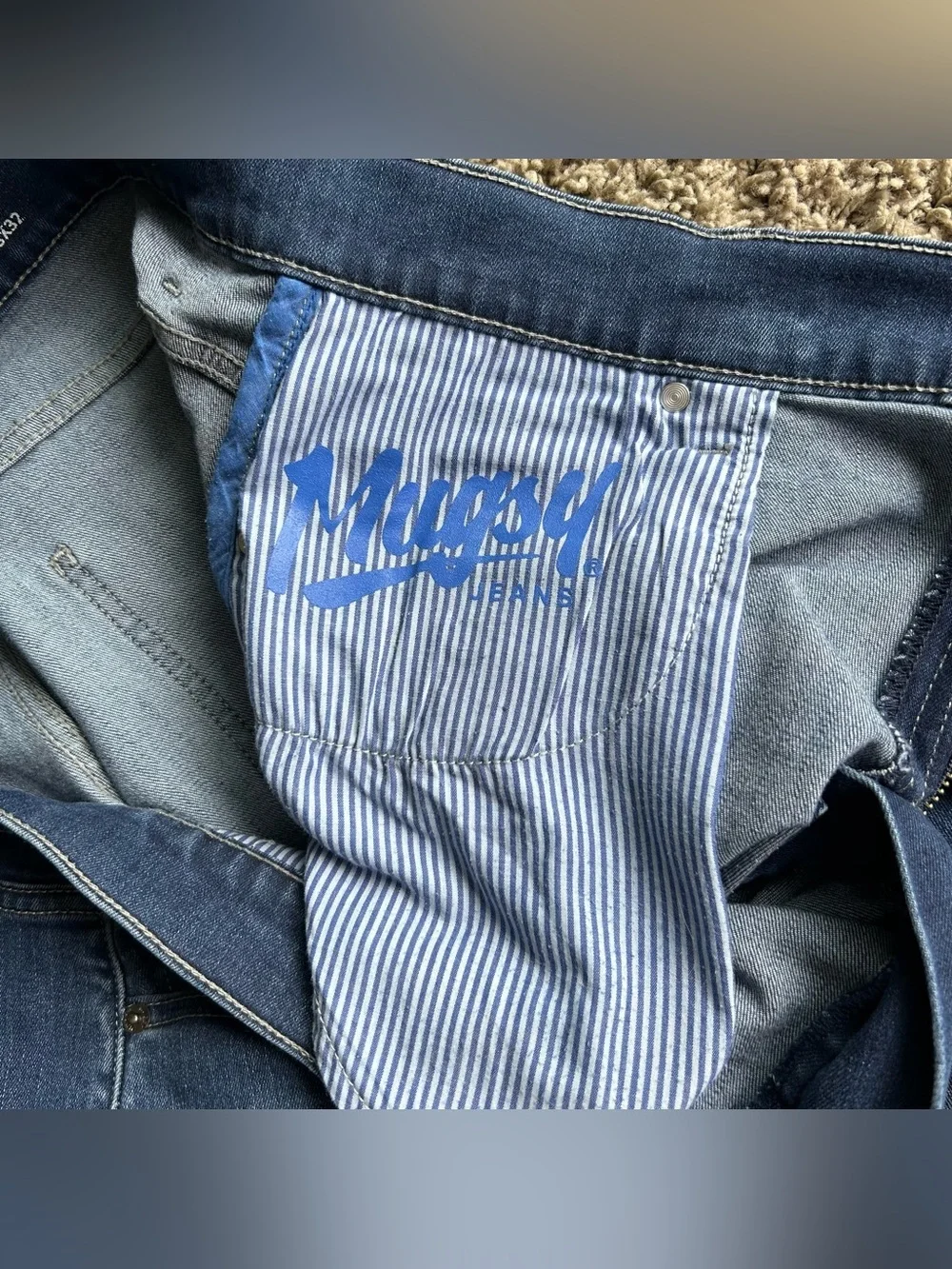 Mugsy Jeans Mens 38x32 Wash Blue Kinzies Straight Fit Stretch Performance Denim